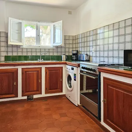 Three Bedroom Town House In Altos De Марбелья