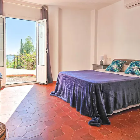 Three Bedroom Town House In Altos De * Марбелья