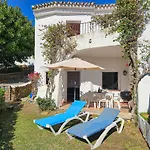 Three Bedroom Town House In Altos De Сasa de vacaciones Marbella