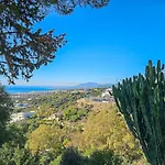 Three Bedroom Town House In Altos De Сasa de vacaciones Marbella