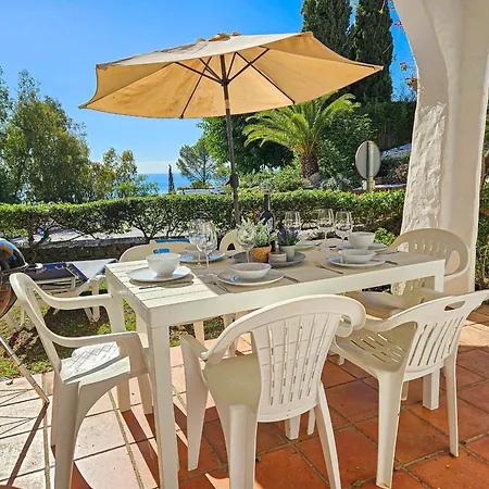 Будинок відпочинку Three Bedroom Town House In Altos De Марбелья