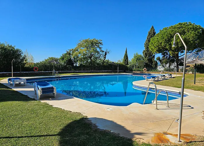 Three Bedroom Town House In Altos De Марбелья