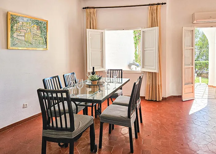 Three Bedroom Town House In Altos De Marbella