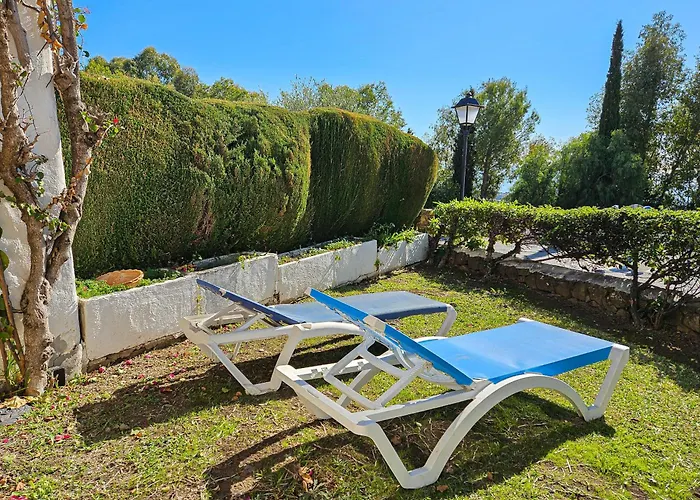 Three Bedroom Town House In Altos De Nyaraló Marbella