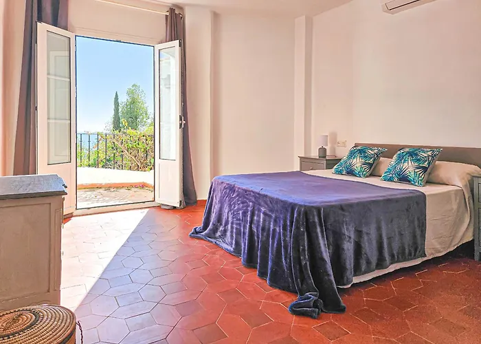 Three Bedroom Town House In Altos De * Marbella